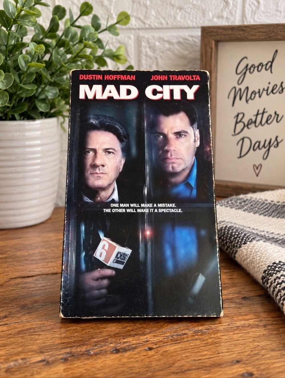 Mad City1997 ‧ Drama Crime ‧ 1h 54m